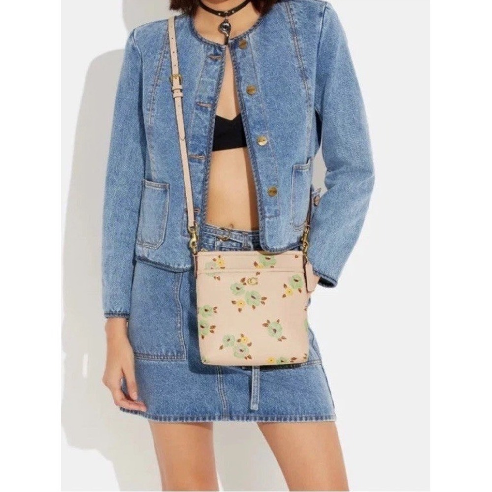 Coach Kitt Messenger Crossbody Bag Pastel Floral Ivory Multi Leather CI183 NWT - Picture 2 of 15